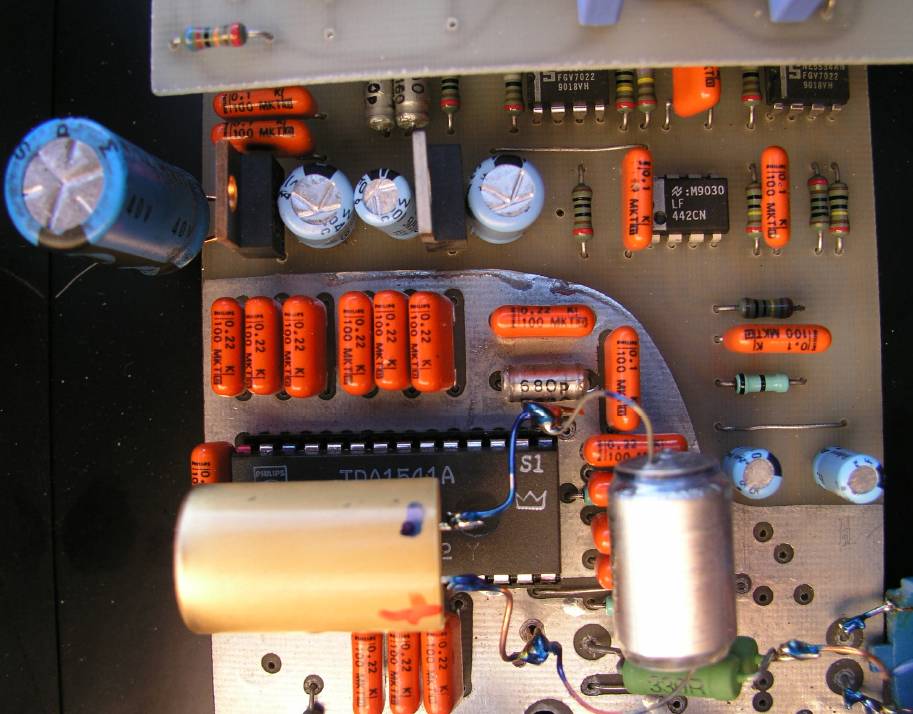 TDA1541A DAC chip corner